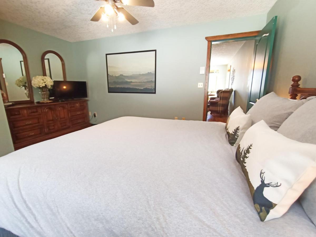 Golden Mountain View Suites - Sleeps up to 8, Convenient Self Check-in Buitenkant foto