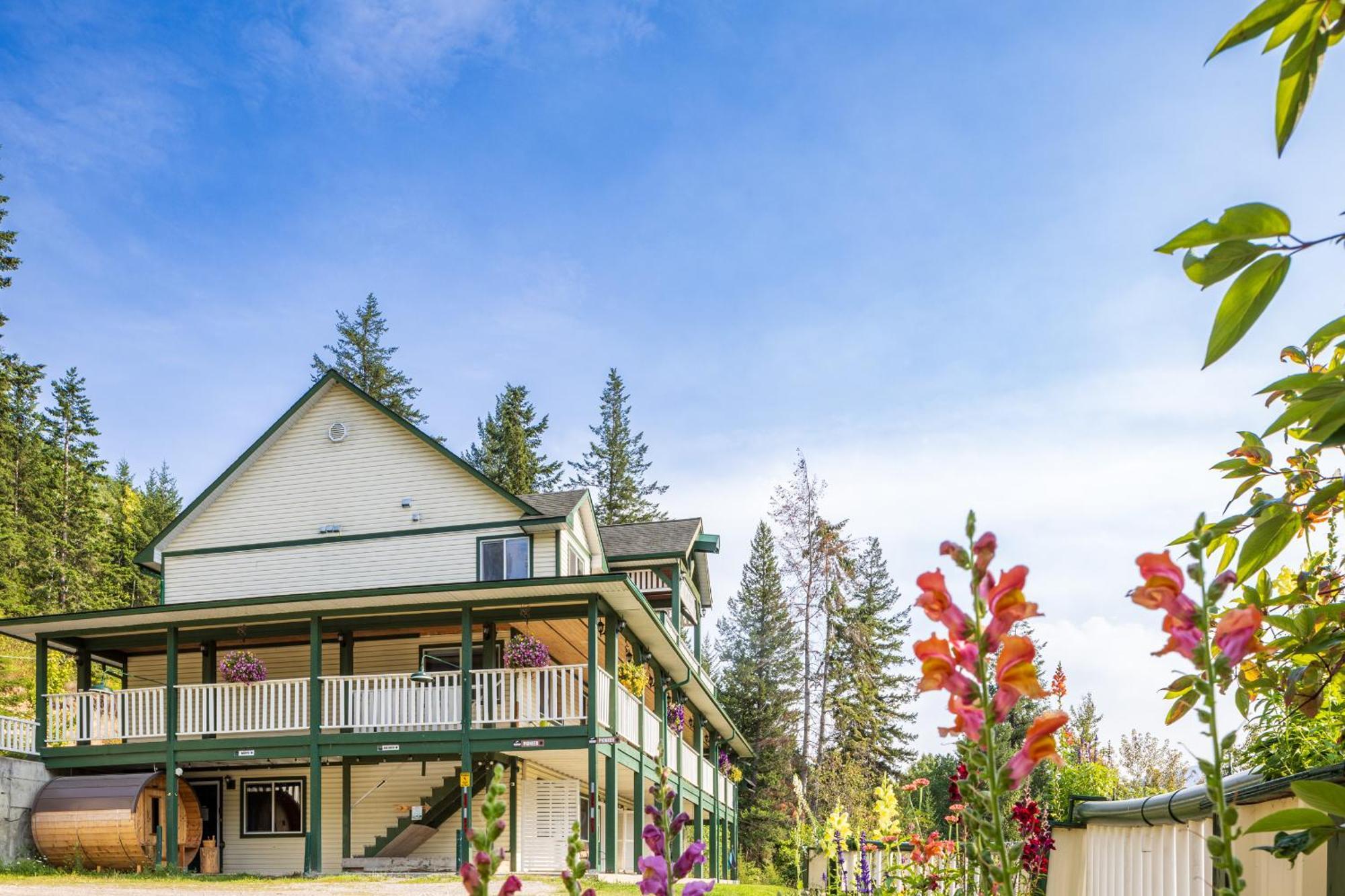 Golden Mountain View Suites - Sleeps up to 8, Convenient Self Check-in Buitenkant foto