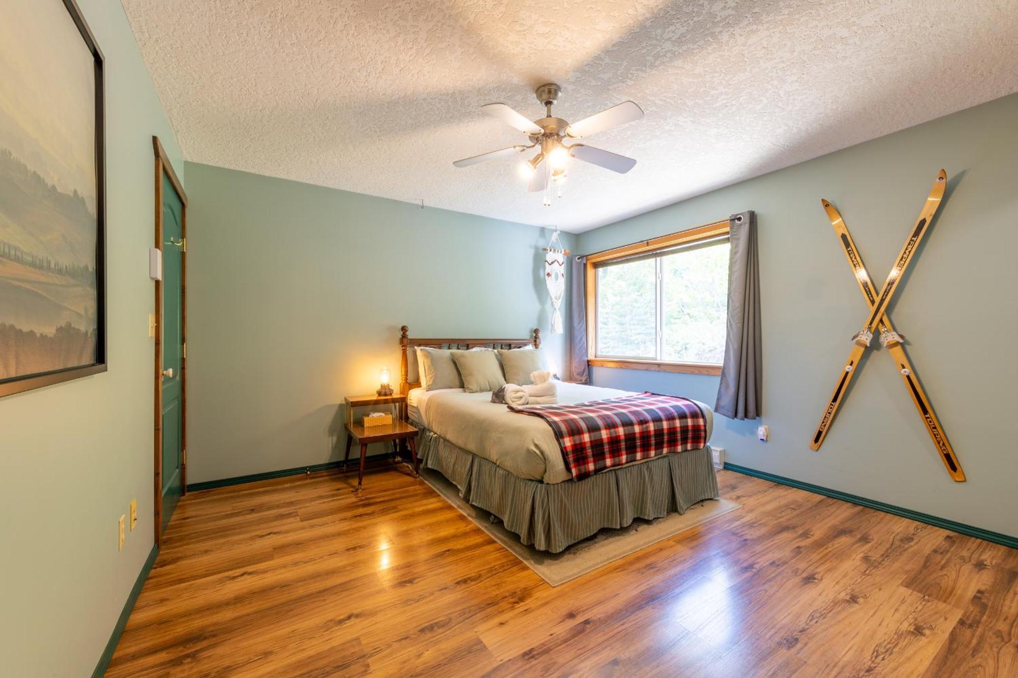 Golden Mountain View Suites - Sleeps up to 8, Convenient Self Check-in Buitenkant foto
