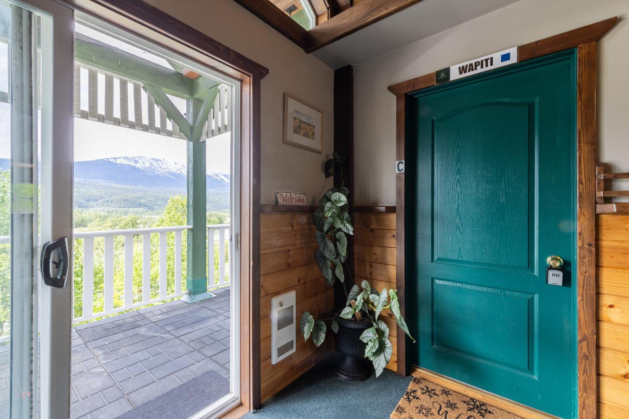 Golden Mountain View Suites - Sleeps up to 8, Convenient Self Check-in Buitenkant foto