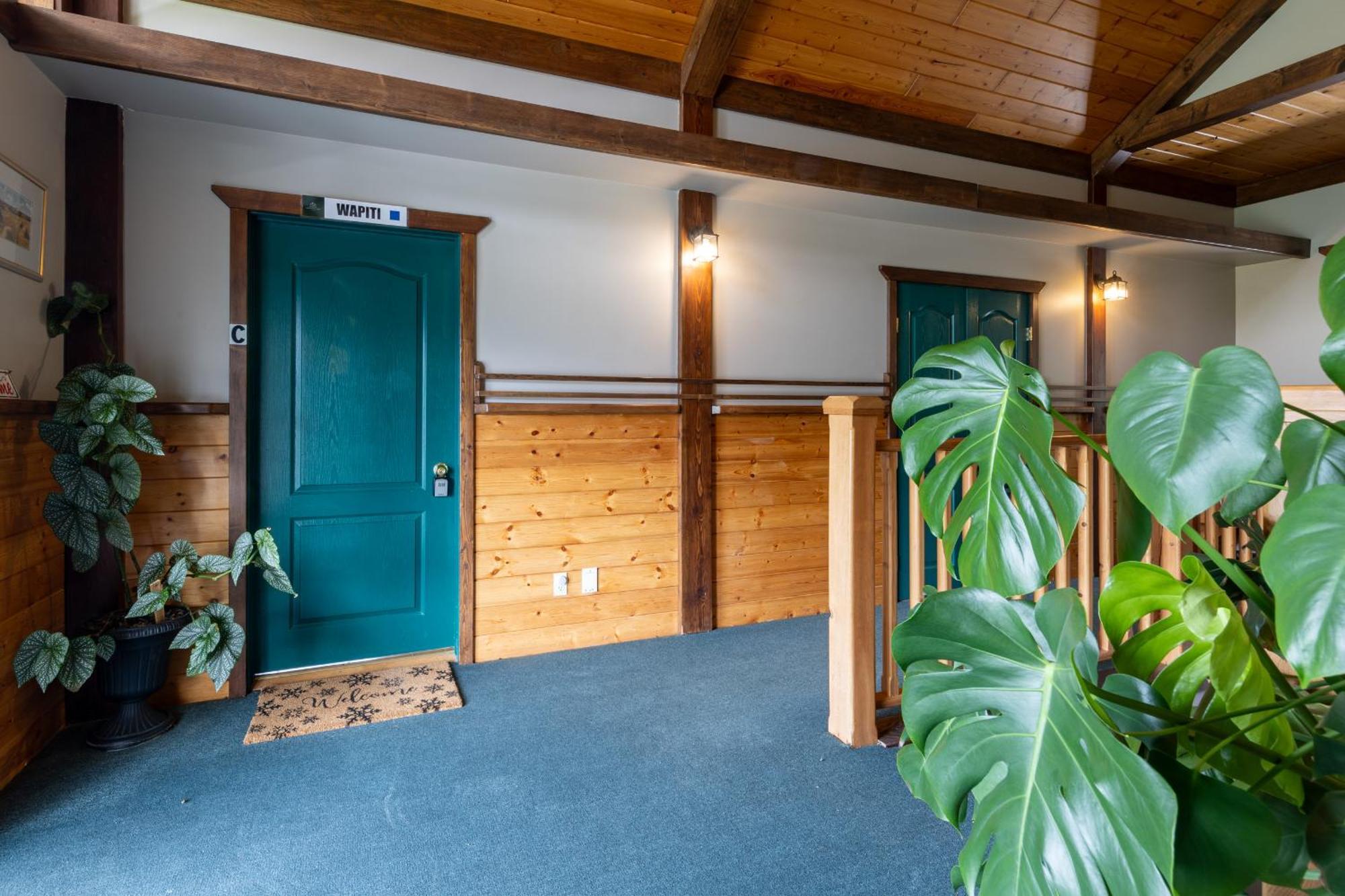 Golden Mountain View Suites - Sleeps up to 8, Convenient Self Check-in Buitenkant foto