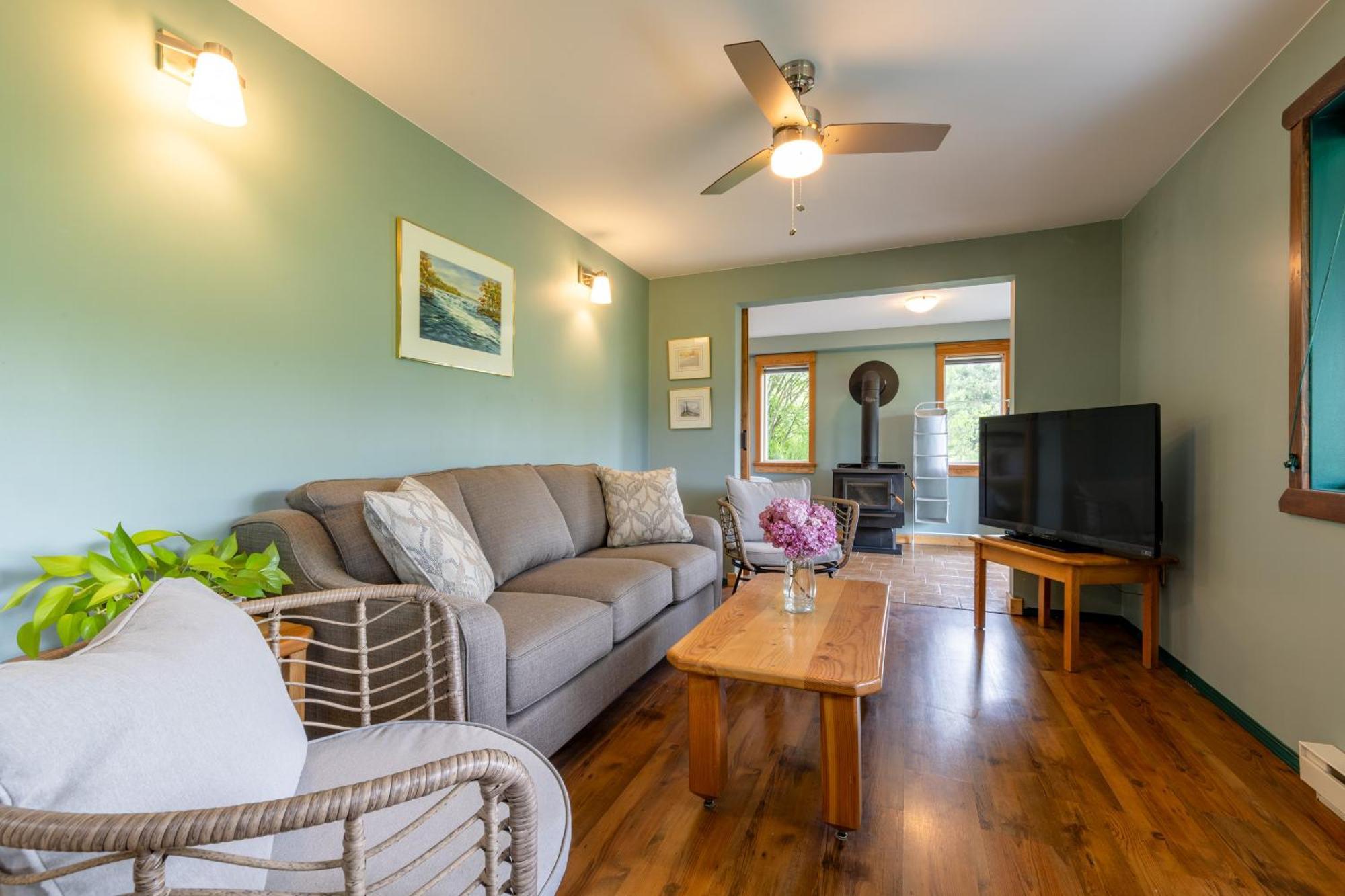 Golden Mountain View Suites - Sleeps up to 8, Convenient Self Check-in Buitenkant foto