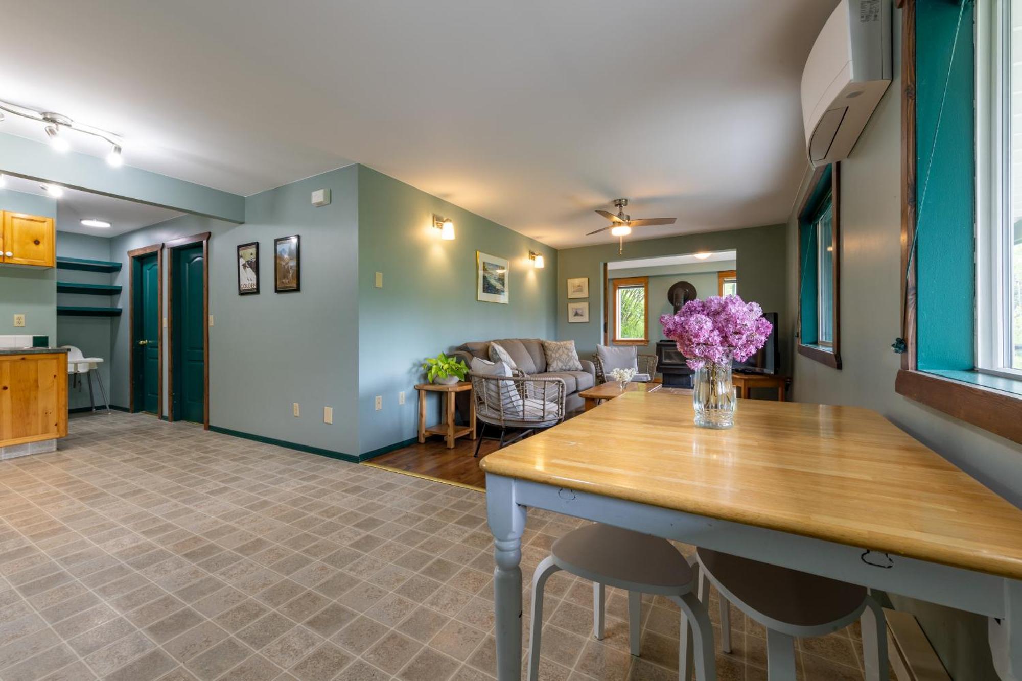 Golden Mountain View Suites - Sleeps up to 8, Convenient Self Check-in Buitenkant foto