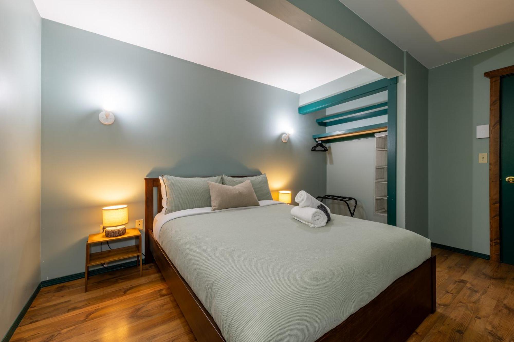 Golden Mountain View Suites - Sleeps up to 8, Convenient Self Check-in Buitenkant foto