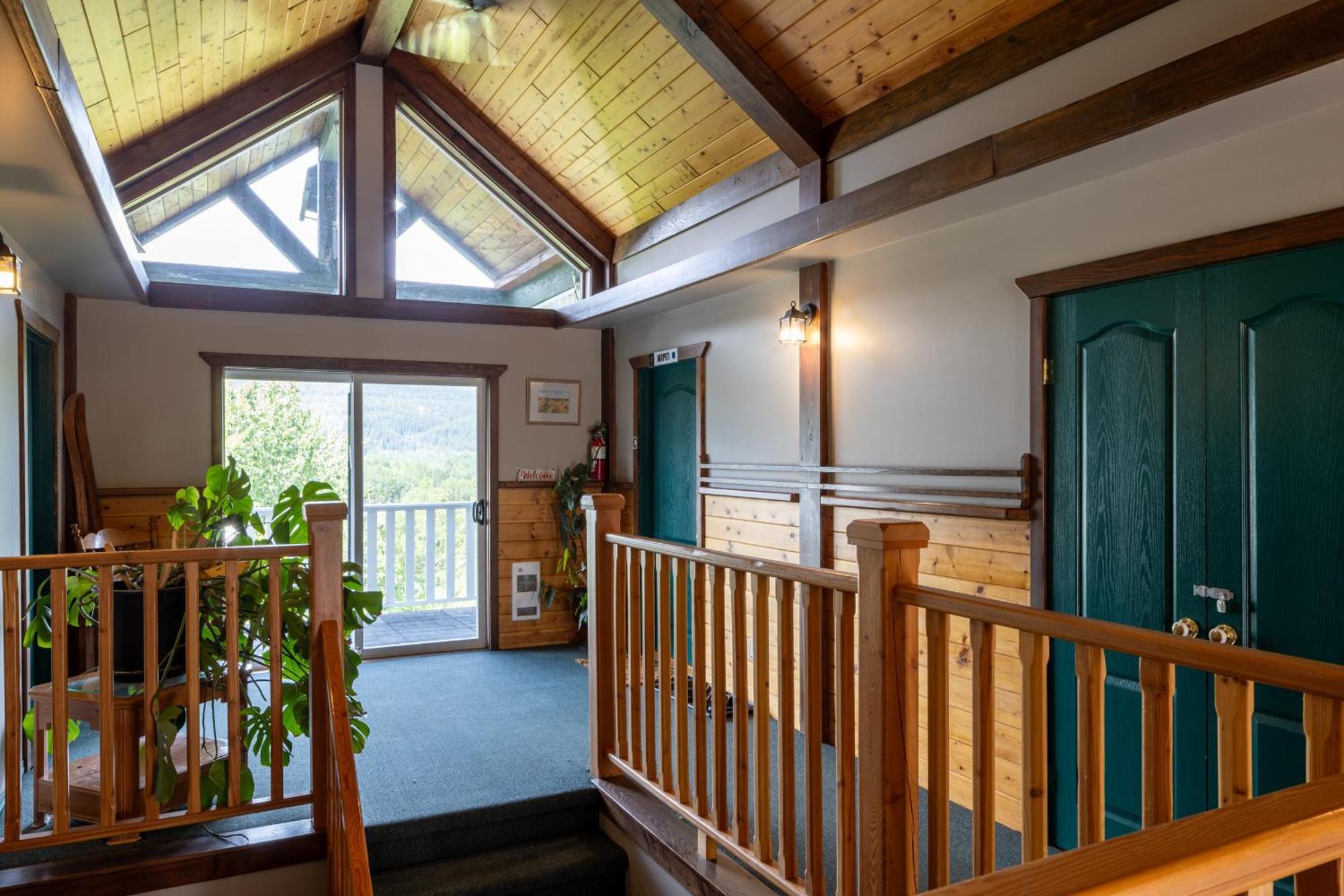 Golden Mountain View Suites - Sleeps up to 8, Convenient Self Check-in Buitenkant foto