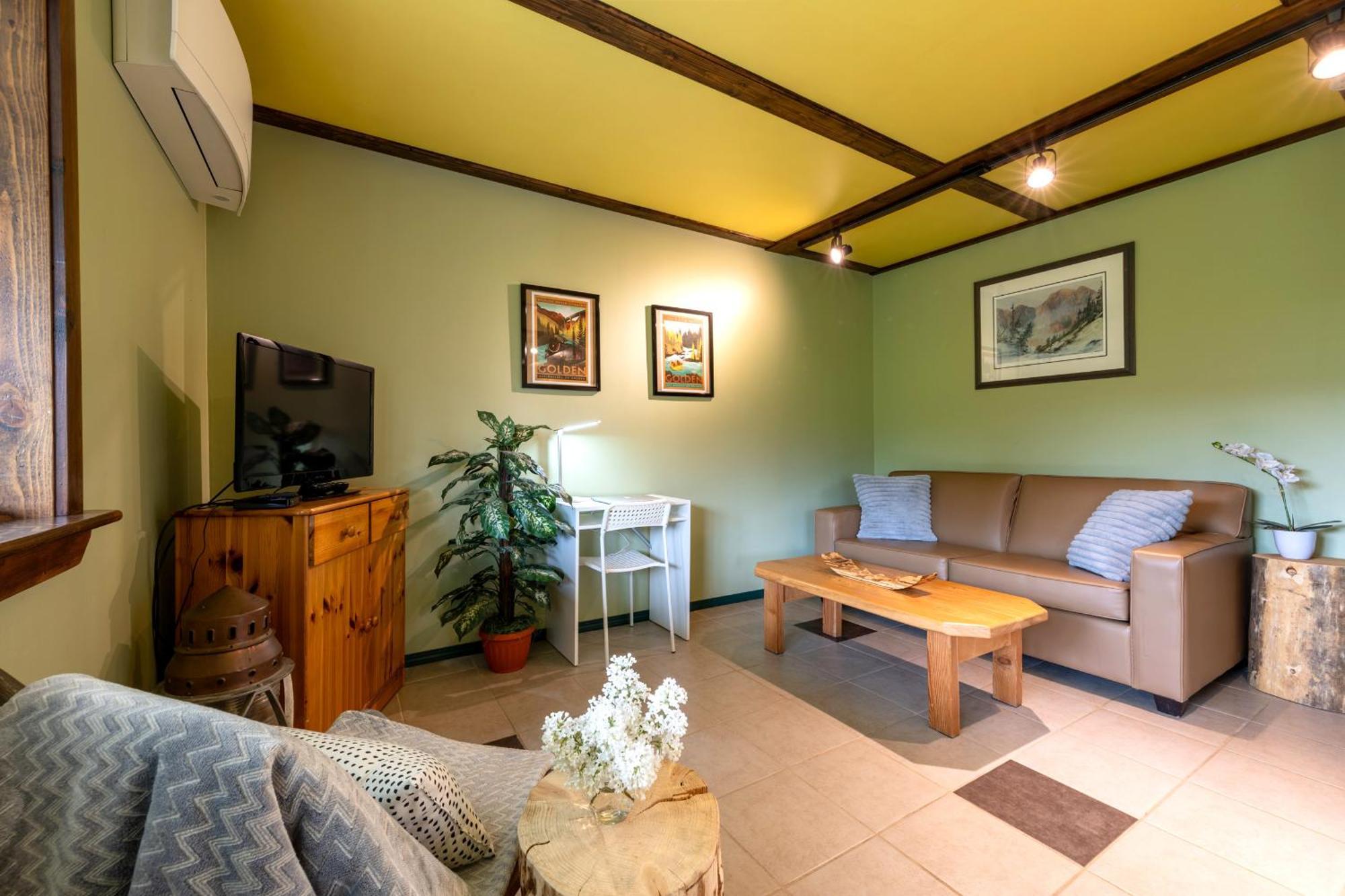 Golden Mountain View Suites - Sleeps up to 8, Convenient Self Check-in Buitenkant foto