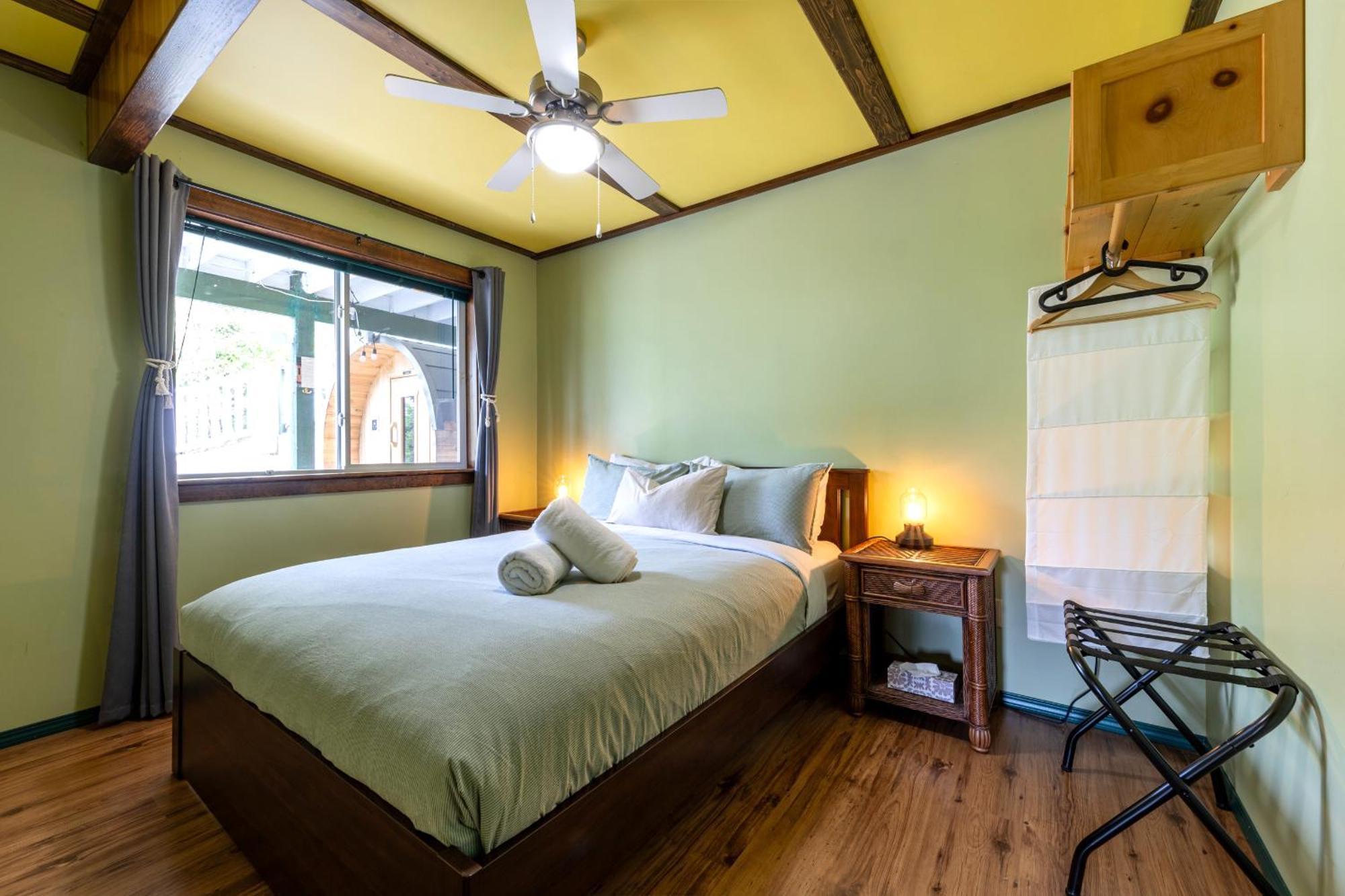 Golden Mountain View Suites - Sleeps up to 8, Convenient Self Check-in Buitenkant foto
