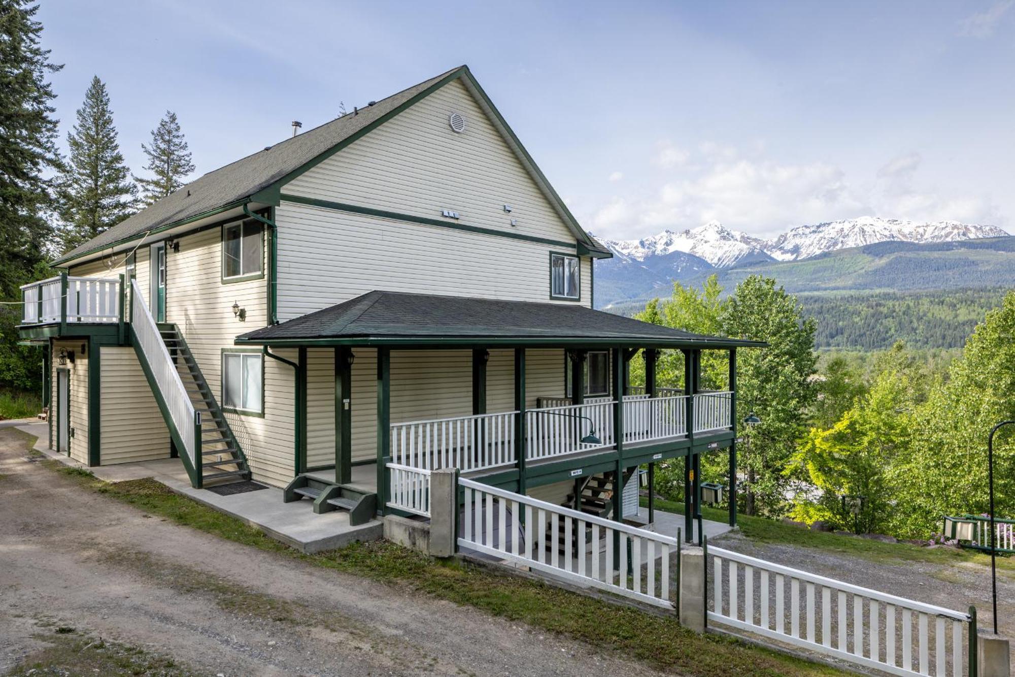 Golden Mountain View Suites - Sleeps up to 8, Convenient Self Check-in Buitenkant foto